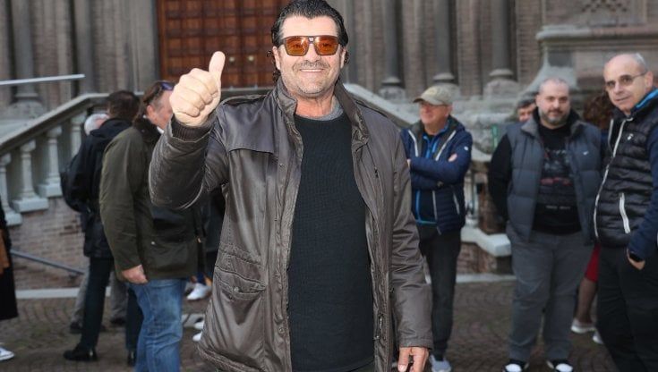 Alberto Tomba al cinema per vedere il suo doc: "Mamma, hai visto?"
