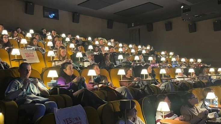 Sferruzza che ti passa: “L’uncinetto al cinemacontro stress e ansia”