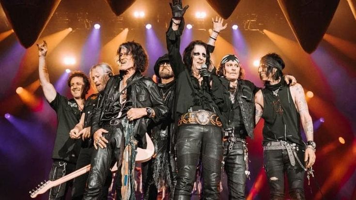 Il ruggito rock di Alice Cooper e Johnny Depp: gli Hollywood Vampires arrivano sul palco di Milano