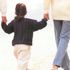 Tanti genitori adottivi ma pochi bambini: una coppia su quattro ce la fa