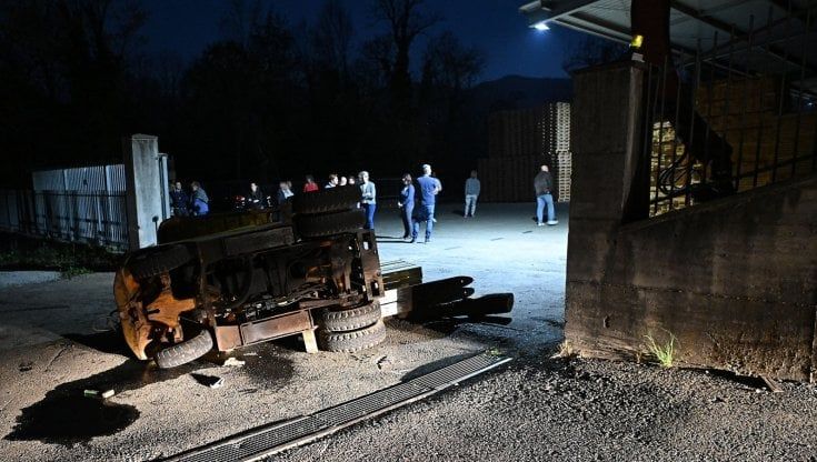 Sedicenne schiacciato e ucciso da un muletto nel Torinese