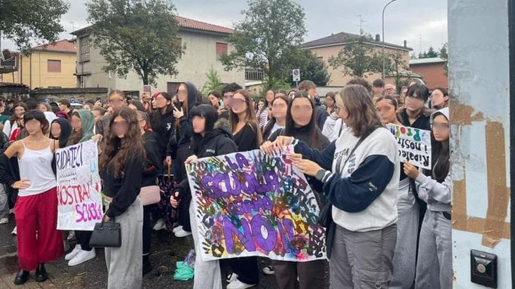 Studenti già in sciopero al Martin Luther King di Muggiò: “Vogliamo dialogo e continuità didattica”