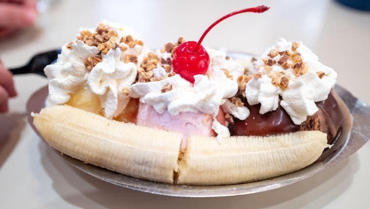 Banana split, il dolce cosmopolita nato in una farmacia della Pennsylvania