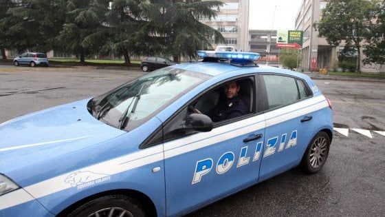 Droga in casa con pistola e soldi, in carcere a Caserta