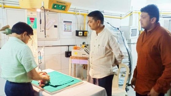 India, neonata sepolta viva in una pentola di terracotta. Commerciante la trova e la salva