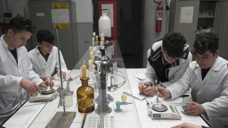 Napoli, un kit didattico per la fisica la scuola promuove le scienze