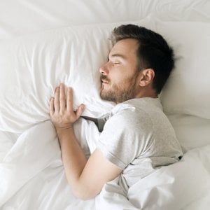 Un italiano su due non è soddisfatto del proprio sonno: disturbi aumentati con la pandemia 