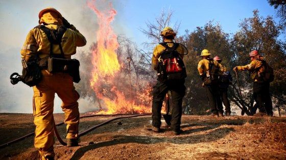 California in ginocchio per l'incendio più devastante della storia: 31 morti e 228 dispersi 