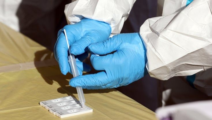 Covid, Ausl Parma: appuntamenti per i tamponi e indicazioni ai positivi arrivano via sms
