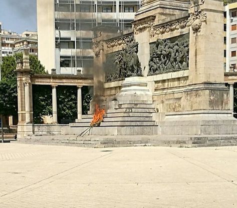 In fiamme la corona per la Festa della Repubblica