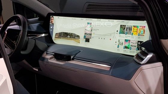 Ces 2018, il Suv elettrico è da fantascienza: un display infinito per cruscotto