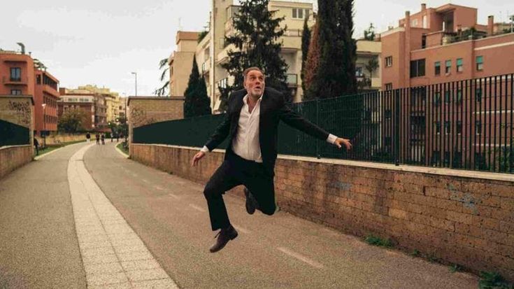 Valerio Mastandrea: “Amo le persone imperfette, la fragilità non è un difetto”