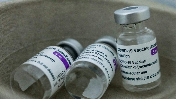 Rapporto dell'Aifa sui vaccini: undici casi di trombosi con quattro decessi in Italia
