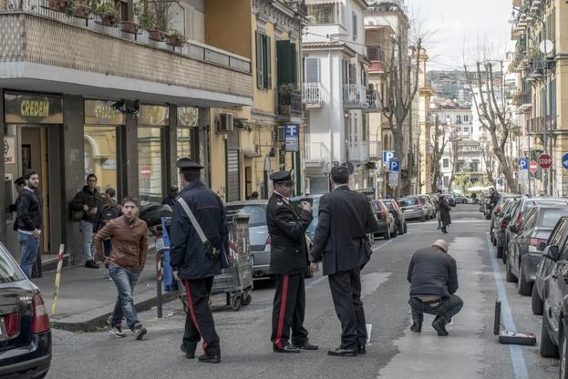 Tentano rapina ma vigilante spara, panico al Vomero