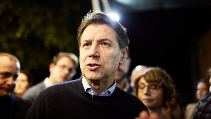 Conte: "I partiti toccati dalla questione morale facciano chiarezza. Ora la legge sulle lobby"