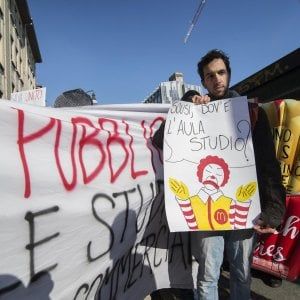 Il rettore Ajani: "Proteste contro i fast food? Non ci può essere dialogo se l'università diventa un bersaglio"