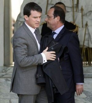 Francia, guerra tra i taxi e le vetture con autista.<br />Cos&igrave; il governo Valls tenta la mediazione