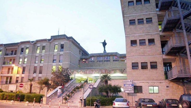 Salento, 30enne aggredito con le spranghe in ospedale: è in prognosi riservata. Era andato a farsi medicare per una coltellata, un altro ferito a pochi chilometri