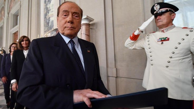 Smartphone e 'metodo Forlani': le armi segrete di Berlusconi per neutralizzare i franchi tiratori nel voto per il Quirinale