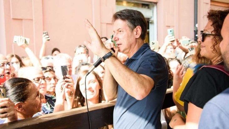 Bagno di folla a Messina con Conte: "Intese col Pd? Non con questa dirigenza"