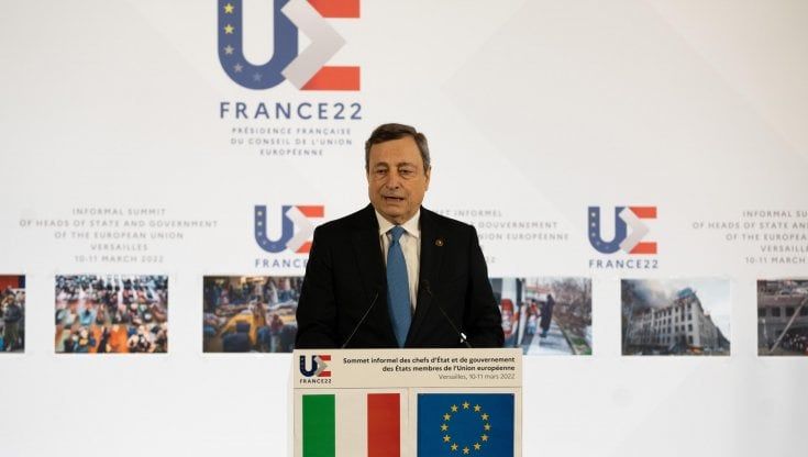 Un miliardo alle imprese contro il caro-energia. Draghi: "Prepariamoci all'economia di guerra"