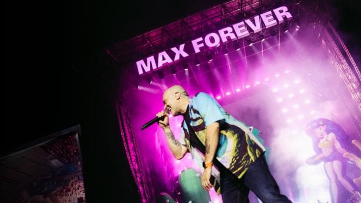 Max Pezzali si racconta a Carlo Lucarelli: “Le mie storie senza sfumature”
