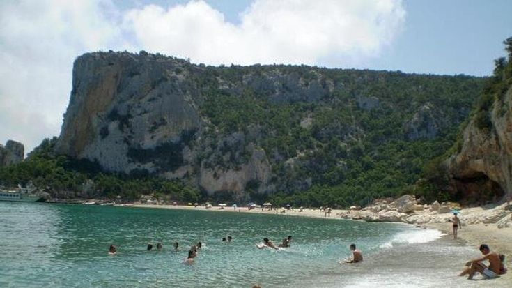 Cala Luna diventa a numero chiuso: massimo 500 persone al giorno per la perla della Sardegna