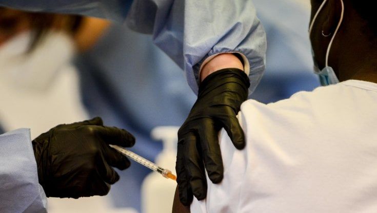 Vaccinazioni, a Parma subito 7.200 prenotazioni fra i 35-39enni