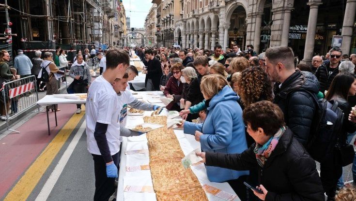Focaccia per la nave Msc servita dagli studenti in stage scuola- lavoro