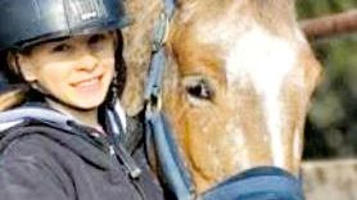 Morta la bimba incastrata in piscina:“Presto una legge”