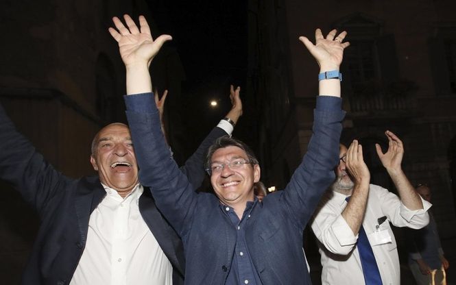 A Brescia vincono i dem, esplode la gioia di Emilio Del Bono: la festa del sindaco