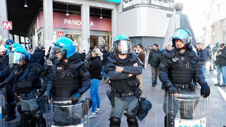 L’ordine dalla sala crisi del Viminale “Proteggete le vie dello shopping”