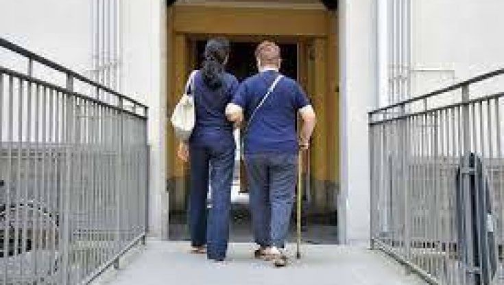 "Covid, colf e badanti senza Green Pass vanno sospese ma restano a casa"
