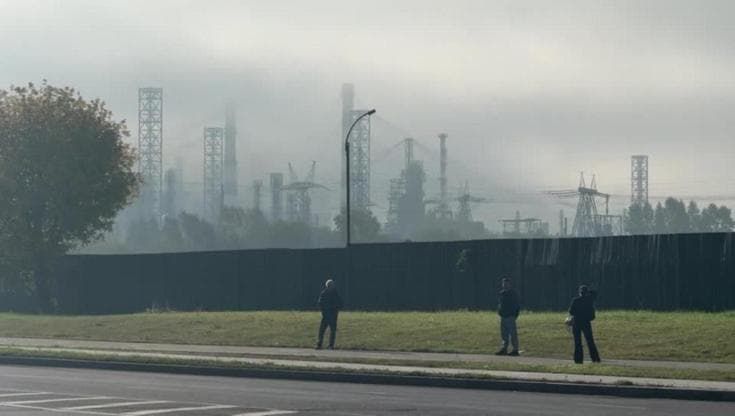 Russia, droni ucraini su Mosca. Colpita raffineria: il fumo avvolge lo stabilimento
