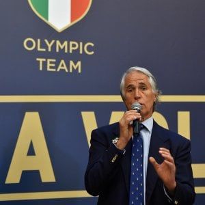 Che pressing sulla Raggi (Firenze, Sgarbi, eccetera...) 