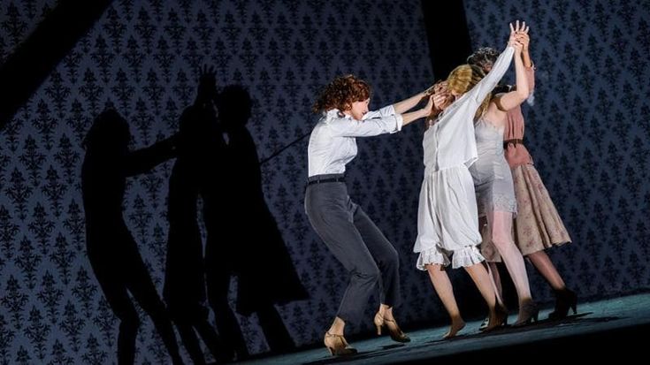 ‘Il giro di vite’, la sfida di Livermore. Una maratona teatrale con il piacere dell’eccesso