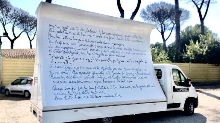 Il camion vela formato opera d’arte, dialogo di Iginio De Luca con la mamma grazie all’intelligenza artificiale