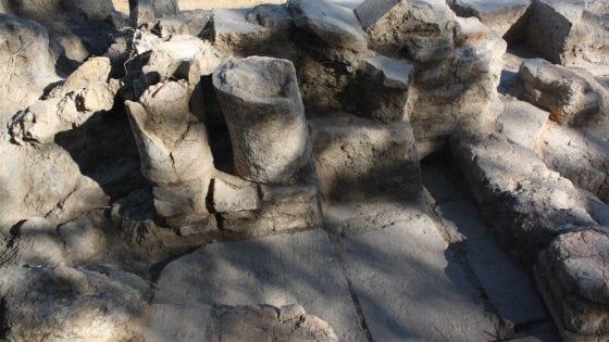 Roma, costruiscono pali elettrici, spunta villa romana del III secolo a.C.