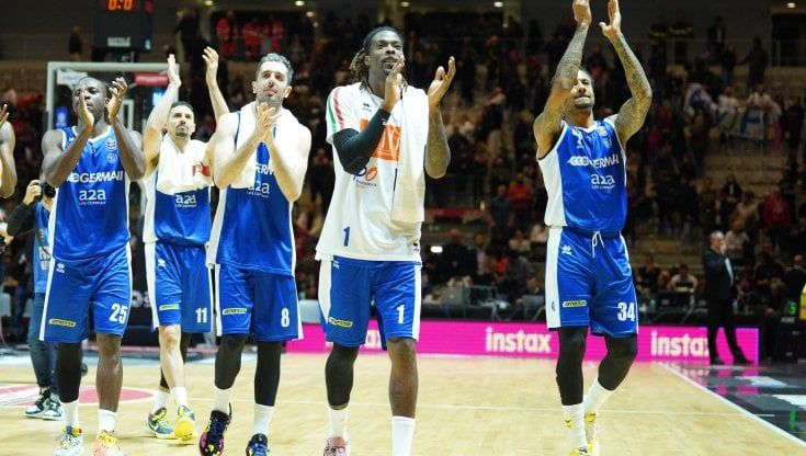 Basket, Brescia piega anche Pesaro: in finale di coppa Italia contro Bologna