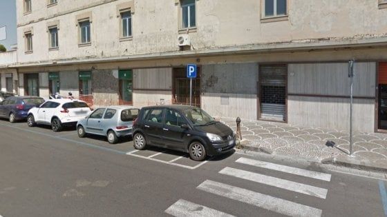 Accoltellato perché voleva attraversare sulle strisce
