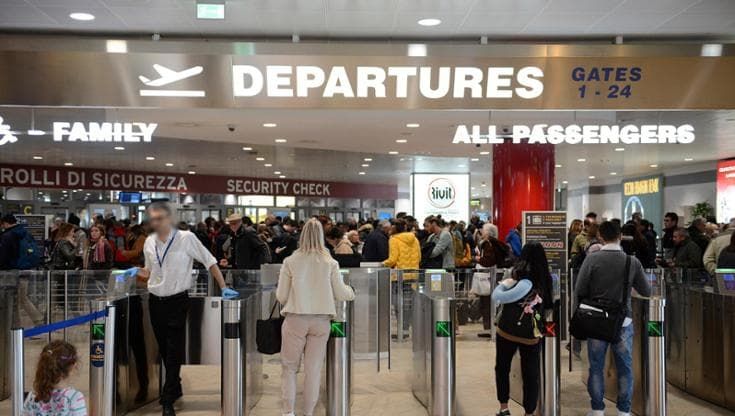 Ha paura di volare, viene licenziato. Ma vince in appello: “L’azienda lo risarcisca con 52mila euro”