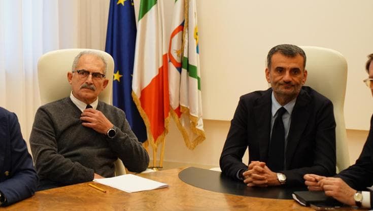 Consulenze d’oro alla Regione, freno di Decaro: “Costate più di 5 mln”. Stop anche alle convenzioni