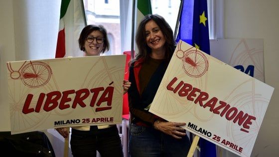 25 Aprile a Milano, in corteo Sala, Zingaretti e Buffagni. Il Pd dedica la festa alle donne della Resistenza