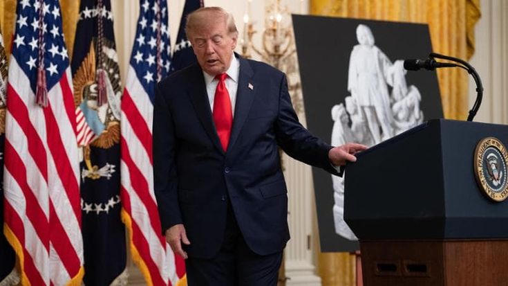 “Colombo un eroe”, Trump lo festeggia e difende Little Italy. E su Meloni: “Rapporti ottimi, la incontrerò al G20”