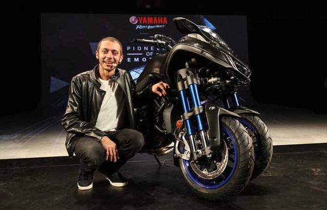 Niken, Valentino Rossi alla première dell'Eicma con la nuova Yamaha
