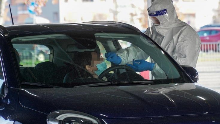 Di Perri: "Per superare il lockdown tamponi rapidi prima di andare al ristorante o in palestra"