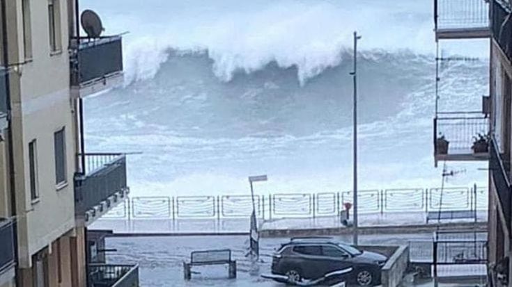 Ciclone Harry, Arera sospende le bollette per sei mesi: come fare domanda