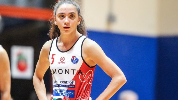 Matilde e Carlotta, le teenager d'oro del basket azzurro: "Ma ora vogliamo tornare a scuola"