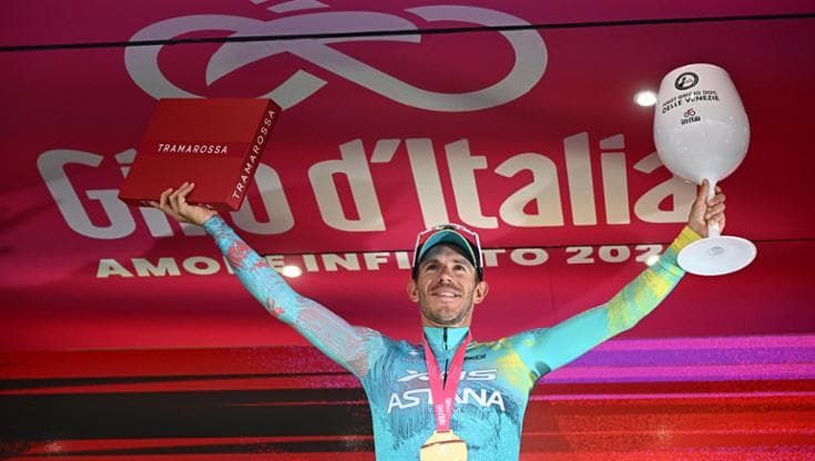Davide Ballerini vince a Napoli: primo successo italiano al Giro. Eulalio rimane in rosa