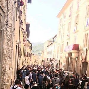 Umbria, Gualdo Tadino chiude i confini alla vicina Gubbio: "Troppa gente in piazza per la festa del patrono" 